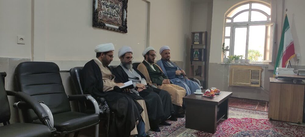 حضور کاندیداهای خبرگان رهبری هرمزگان در مدیریت حوزه علمیه خواهران این استان