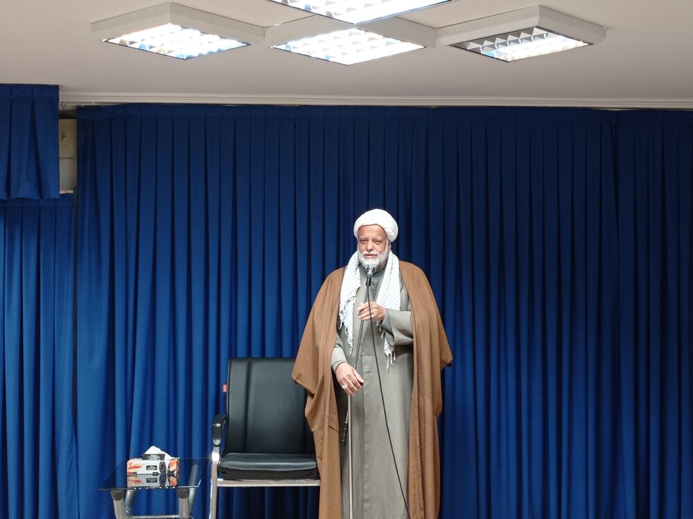 نسبت به هجمههای رسانهای به لیست جامعه مدرسین هوشیار باشیم