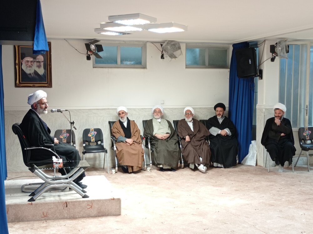 نسبت به هجمههای رسانهای به لیست جامعه مدرسین هوشیار باشیم