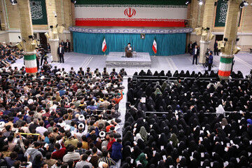 تصاویر/ دیدار جمعی از رأی اولی‌ها و خانواده‌های شهدا با رهبر معظم انقلاب