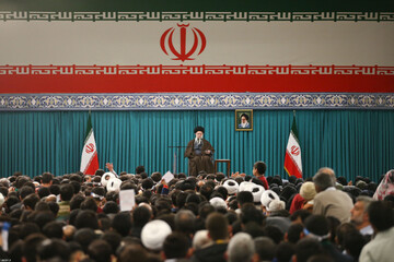 فیلم کامل بیانات صبح امروز رهبر انقلاب در دیدار جمعی از رای اولی‌ها و خانواده معظم شهدا