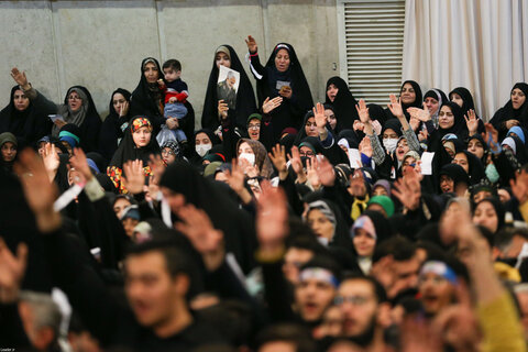 تصاویر/ دیدار جمعی از رأی اولی‌ها و خانواده‌های شهدا با رهبر معظم انقلاب