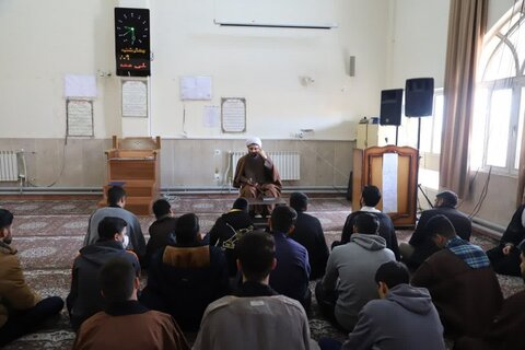 تصاویر/سرکشی مدیر و معاونین حوزه های علمیه کردستان از حوزه مدرسه علمیه کامیاران