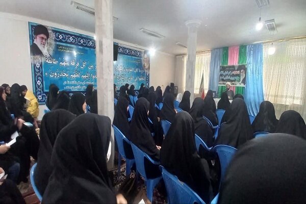 بانوان طلبه اهمیت حضور در انتخابات را برای مردم تبیین کنند