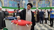 شرکت نماینده ولی فقیه در خوزستان در انتخابات و رأی خود را به صندوق انداخت