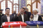 تصاویر/ نماینده ولی فقیه و استاندار یزد رای خود را به صندوق انداختند