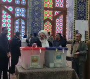 فیلم| لحظه انداختن رأی نماینده ولی فقیه در استان یزد و استاندار