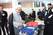 رئیس عقیدتی سیاسی فرماندهی انتظامی استان همدان رأی خود را به صندوق انداخت