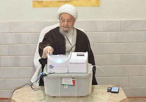 شرکت آیت الله العظمی مکارم شیرازی در انتخابات