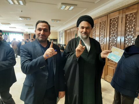 تصاویر حضور امام جمعه بروجرد در انتخابات