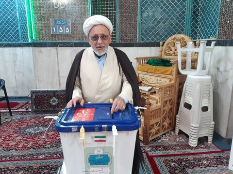 تصاویر/ حضورپرشور مردم  دارالمو منین کاشان پای صندوق های رای