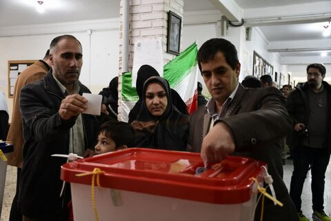 تصاویر/ حضور پرشور مردم ارومیه در پای صندوق‌های رأی