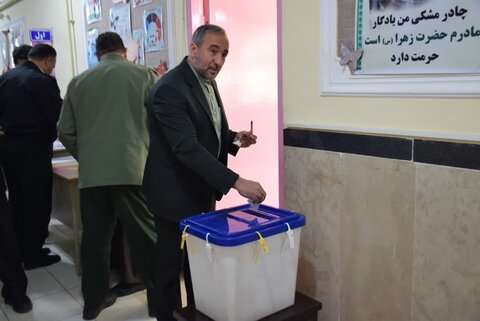 تصاویر/ بازدید مسئولین میاندوآب از شعب اخذ رای