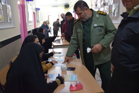 تصاویر/ بازدید مسئولین میاندوآب از شعب اخذ رای