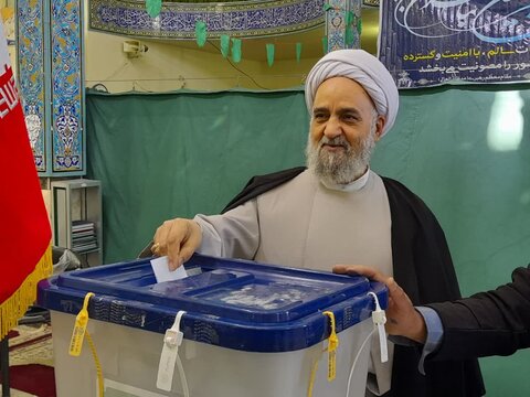 حضور امام جمعه شهرستان آران و بیدگل در انتخابات