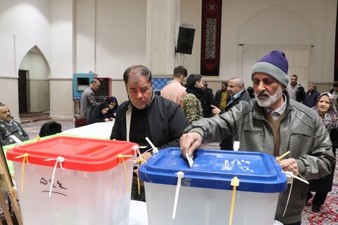 تصاویر/حضور پرشور مردم انقلابی محمدشهر در پای صندوق‌های رأی