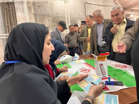 تصاویر/مشارکت قشمی ها در انتخابات
