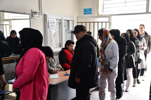 تصاویر/ حضور پرشور مردم شهرستان ماکو در پای صندوق‌های رای
