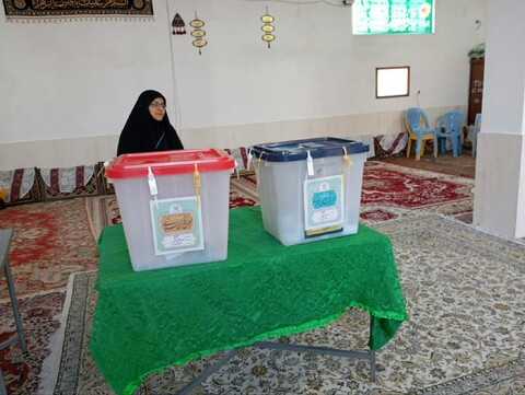 عکس/ حضور مردم برازجان پای صندوق رأی