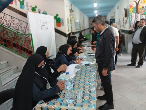 عکس/ حضور مردم برازجان پای صندوق رأی