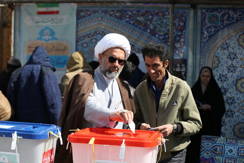 حماسه حضور مردم اصفهان در پای صندوق های اخذ رای
