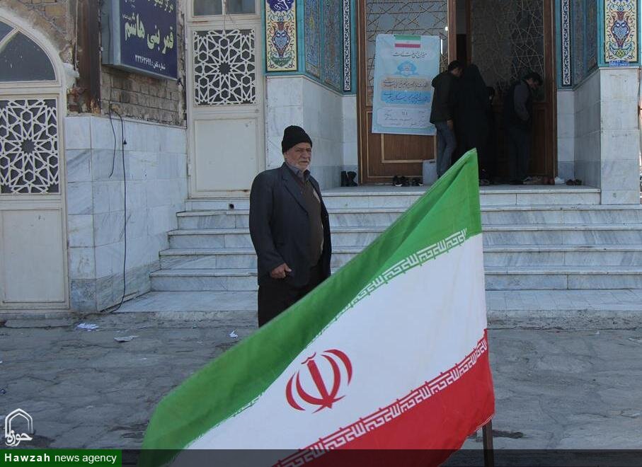 حضوری متفاوت و تاریخ ساز / مردم وفادار همه آمده اند