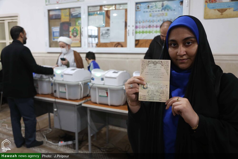 تصاویر/ حضور پرشور مردم قم در پای صندوق‌های رأی-۲