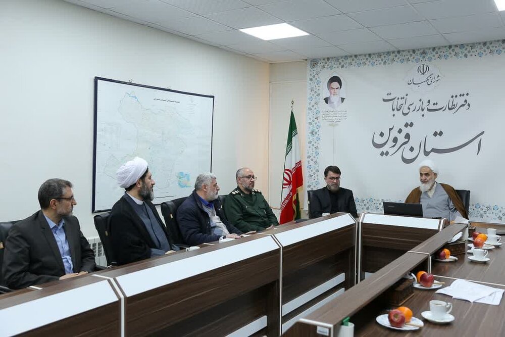 بازدید نماینده ولی فقیه در استان قزوین از دفتر نظارت و بازرسی انتخابات استان قزوین