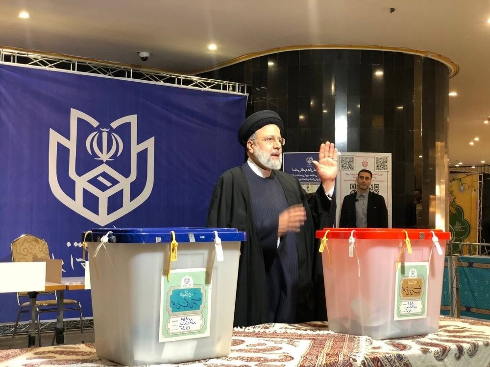 जनता का वोट बहुत महत्वपूर्ण और निर्णायक होता है जनता का वोट बहुत महत्वपूर्ण और निर्णायक होता है