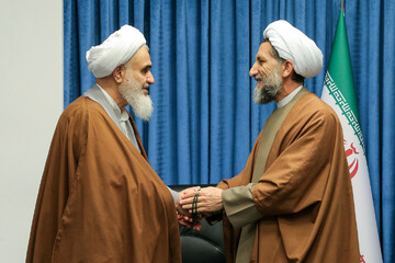 تصاویر / دیدار منتخب مردم  قزوین در مجلس خبرگان رهبری با نماینده ولی فقیه در استان