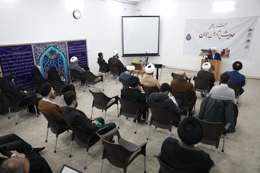 نخستین جشنواره حدیث پژوهان جوان برگزار شد/ اهمیت نقش اساتید حوزه و دانشگاه در دستگیری از نسل جوان