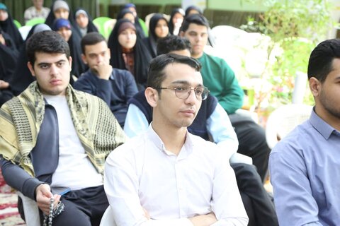 دیدار گروهی از دانشجویان ایرانی با امام جمعه نجف