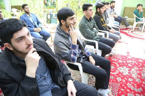 دیدار گروهی از دانشجویان ایرانی با امام جمعه نجف