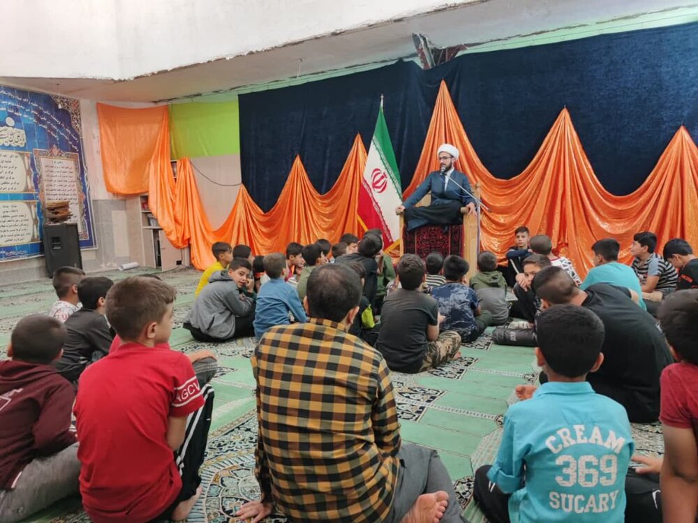 امام محلهای که برای حل مسائل اعتیاد، اشتغال، معشیت و تربیت تلاش میکند+ عکس