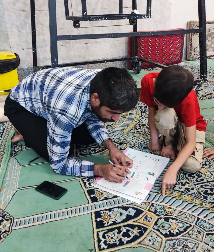 امام محلهای که برای حل مسائل اعتیاد، اشتغال، معشیت و تربیت تلاش میکند+ عکس