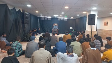 تصاویر/ جلسه عمومی طلاب مدرسه علمیه ملا ابراهیم با معاون آموزش حوزه‌ علمیه استان اردبیل