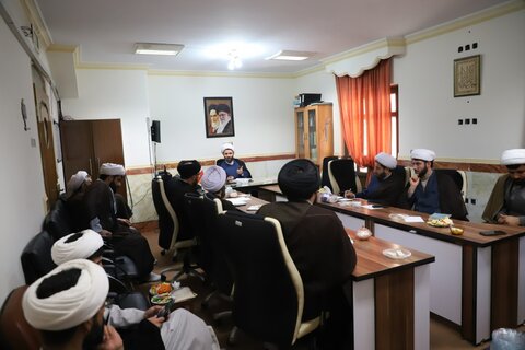 تصاویر/ جلسه مدیران و معاونین مدارس علمیه استان کردستان