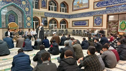 تصاویر/ برنامه محفل انس با قرآن  در سلماس با حضور طلاب این شهرستان