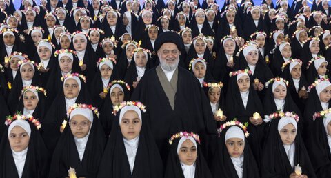حضور نماینده آیت الله العظمی سیستانی در مراسم جشن تکلیف دختران عراقی