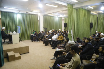 تصاویر / نشست علمی با موضوع " انس با الکافی " در موسسه فرهنگی امام هادی (ع)