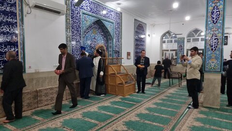 تصاویر/ غبار روبی مسجد امام موسی کاظم(ع) گناوه در آستانه ماه رمضان