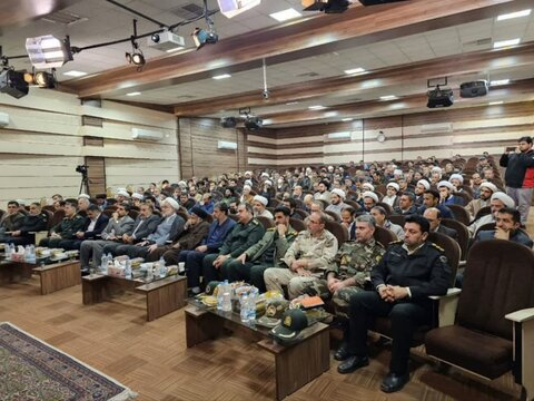 تصاویر/ تجلیل از مدیر حوزه علمیه کردستان در همایش «نقش مردم در هندسه مراسم و مناسبت های انقلاب اسلامی»