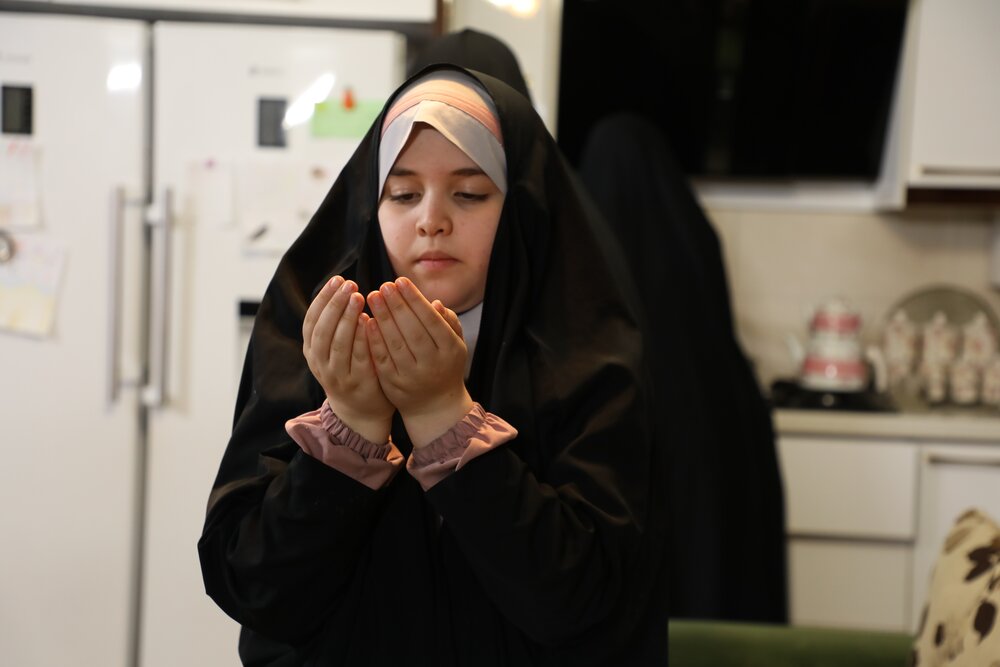 دیدار مدیر حوزههای علمیه خواهران با خانواده شهید مصائبی + عکس