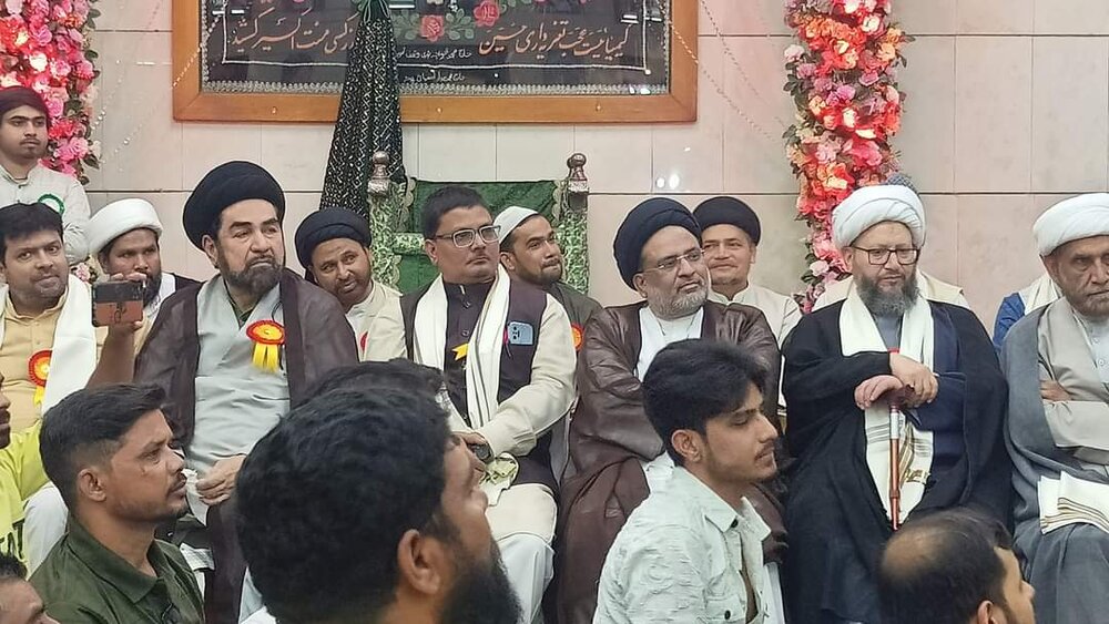 इमाम हुसैन (अ.स.) की कुर्बानी हर कुर्बानी से अनोखी है: मौलाना असलम रिज़वी