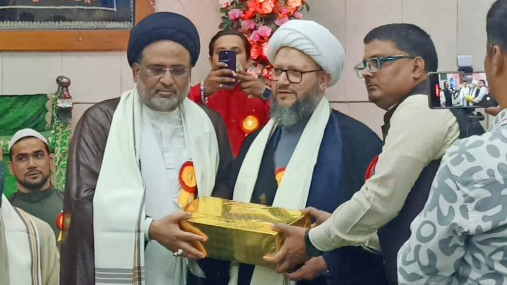 इमाम हुसैन (अ.स.) की कुर्बानी हर कुर्बानी से अनोखी है: मौलाना असलम रिज़वी