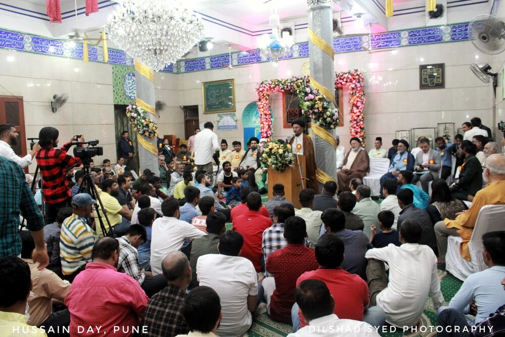 इमाम हुसैन (अ.स.) की कुर्बानी हर कुर्बानी से अनोखी है: मौलाना असलम रिज़वी