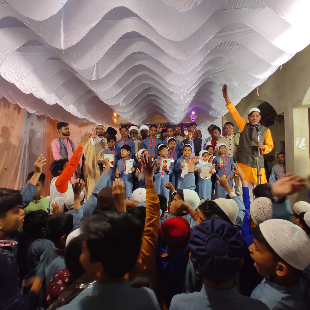 मदरसा हुसैनिया घोसी में रमज़ान के पवित्र महीने के स्वागत और इनाम वितरण के अवसर पर महफ़िल नूर का आयोजन