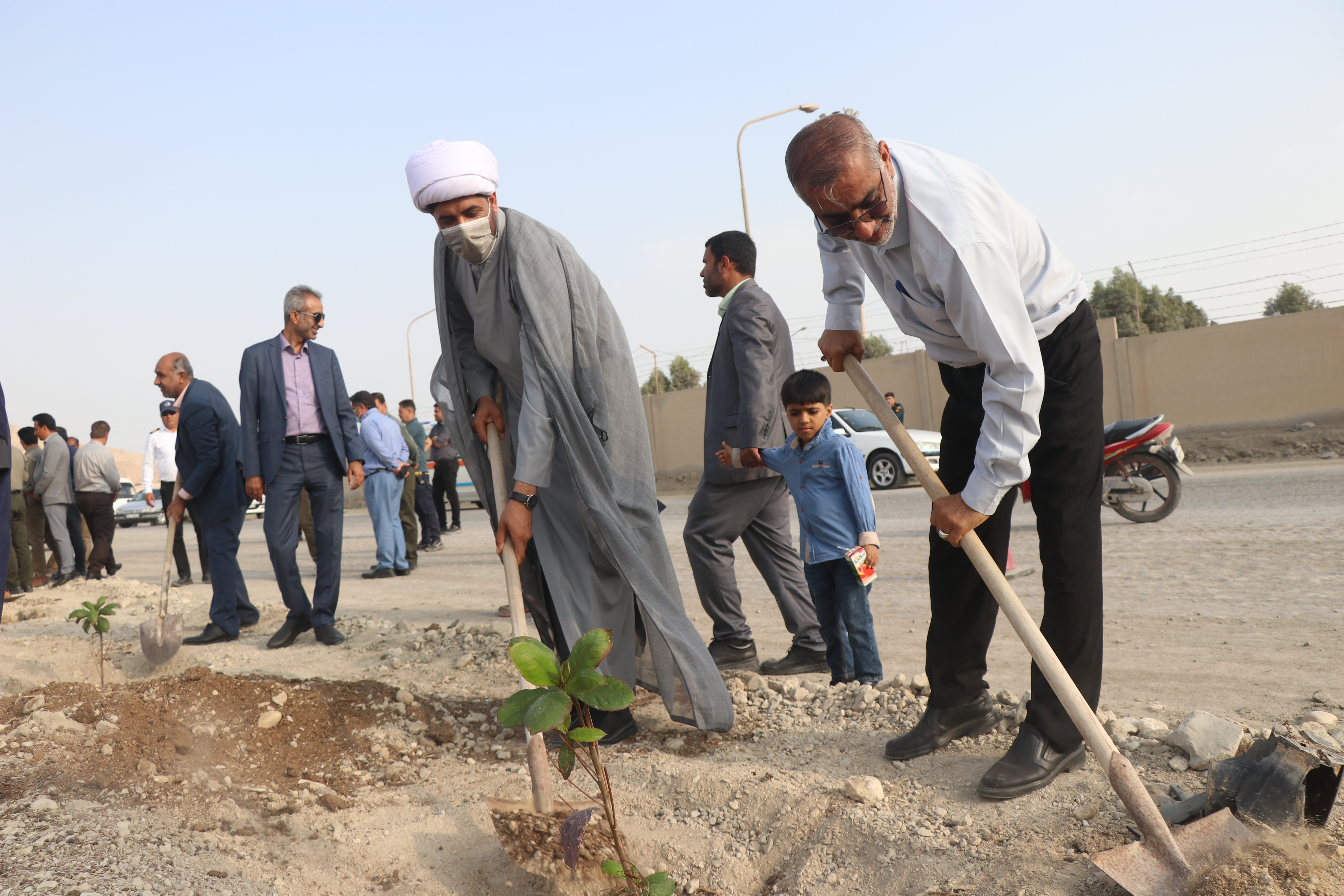 تصاویر/ آیین درختکاری در شهرستان بندرخمیر