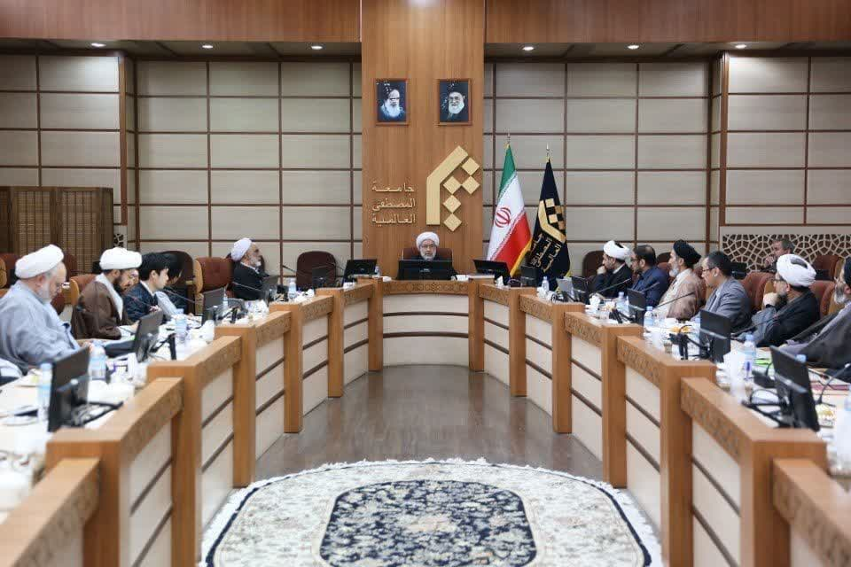 اخلاق و معنویت در زندگی انسان معاصر به حاشیه رانده شده است