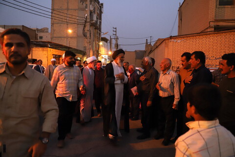 تصاویر/ یک روز با آقای امام جمعه/ در بین مردم